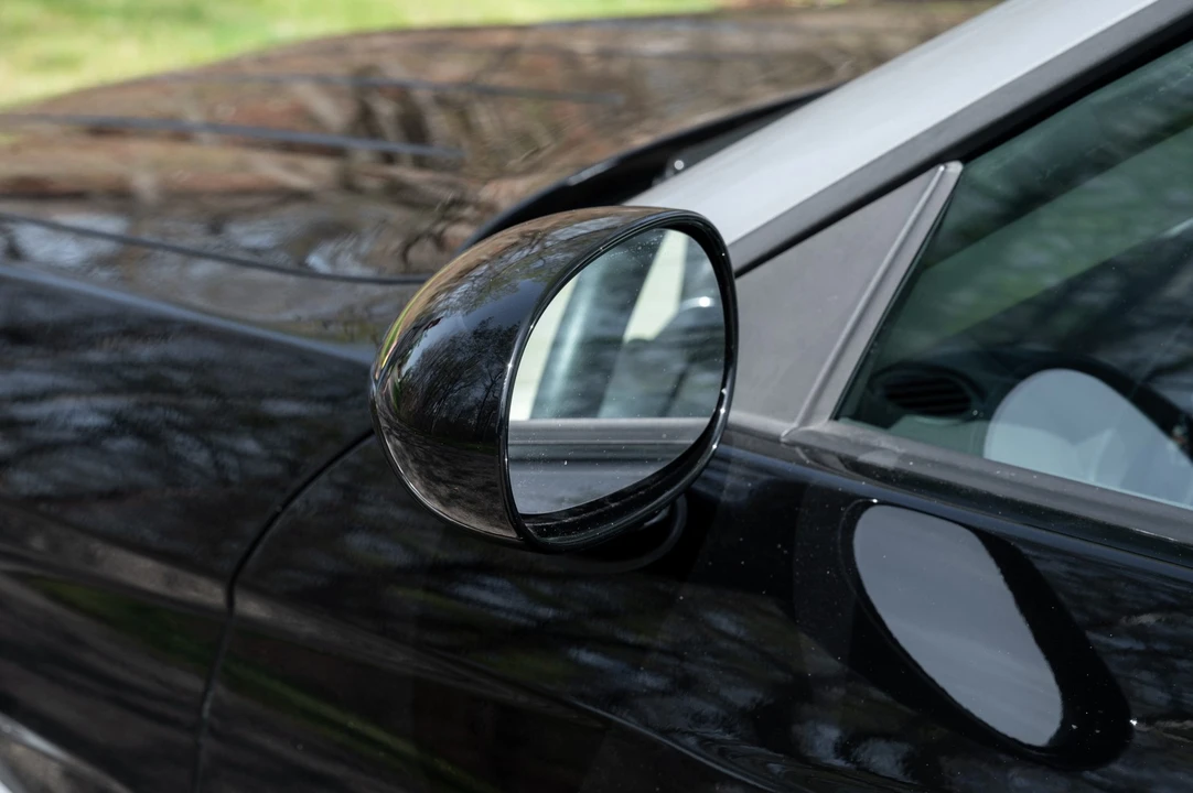 2008 Chrysler Crossfire - Image 27 of 31