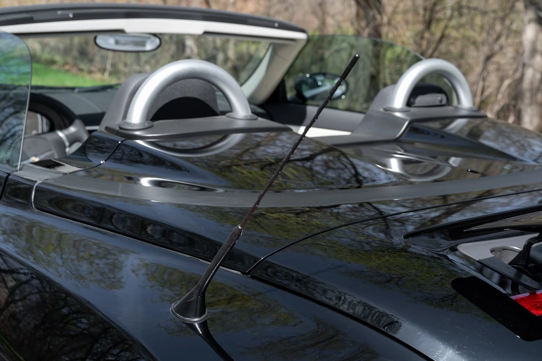 2008 Chrysler Crossfire - Image 23 of 31