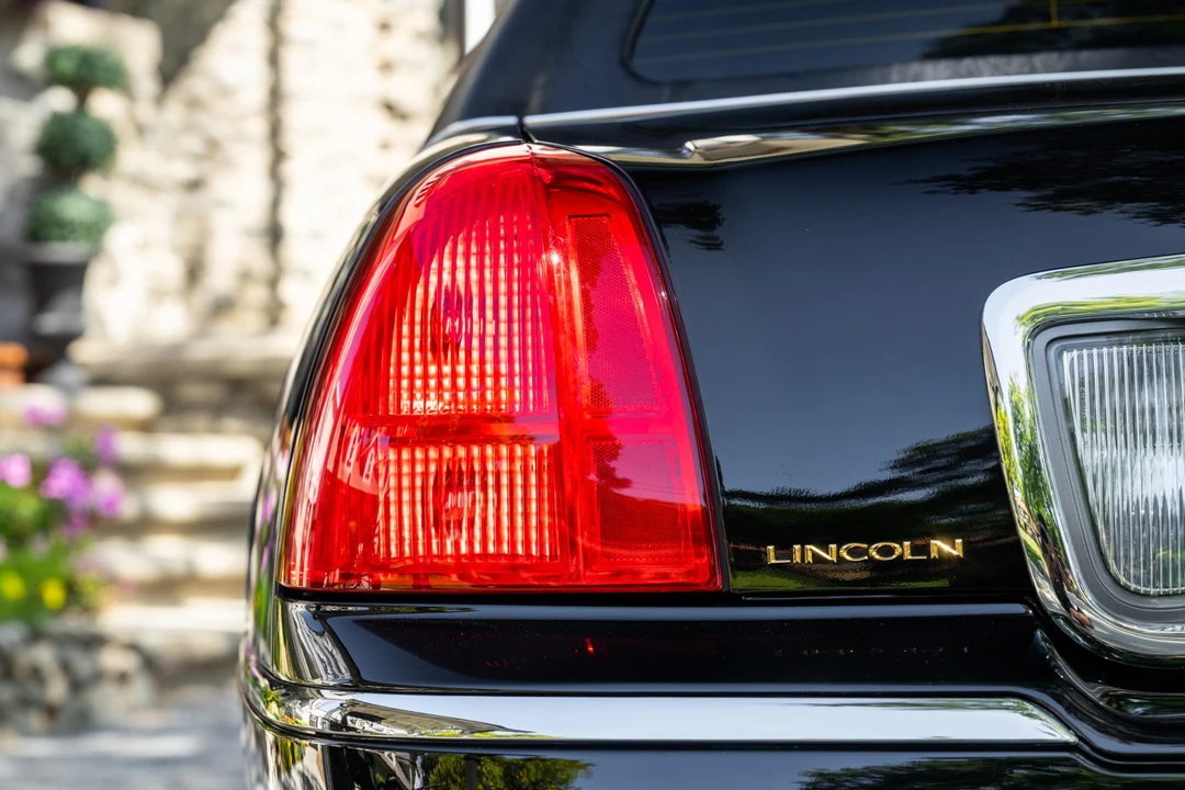 2008 Lincoln Town Car - Image 18 of 31