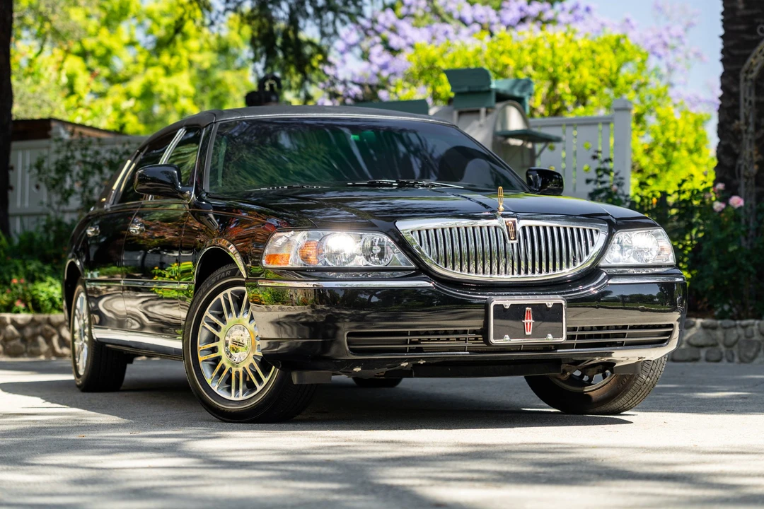 2008 Lincoln Town Car - Image 3 of 31