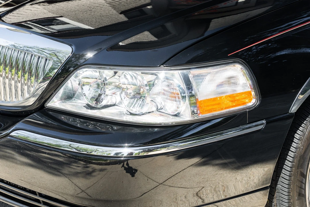 2008 Lincoln Town Car - Image 16 of 31