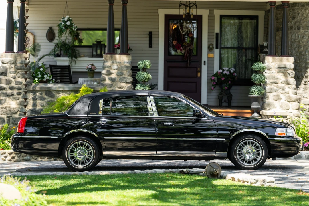 2008 Lincoln Town Car - Image 11 of 31
