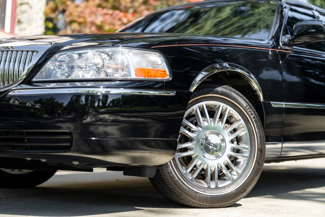 2008 Lincoln Town Car - Image 17 of 31