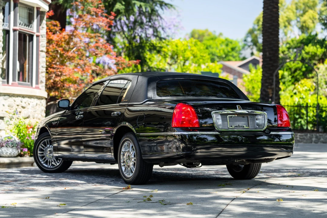 2008 Lincoln Town Car - Image 8 of 31