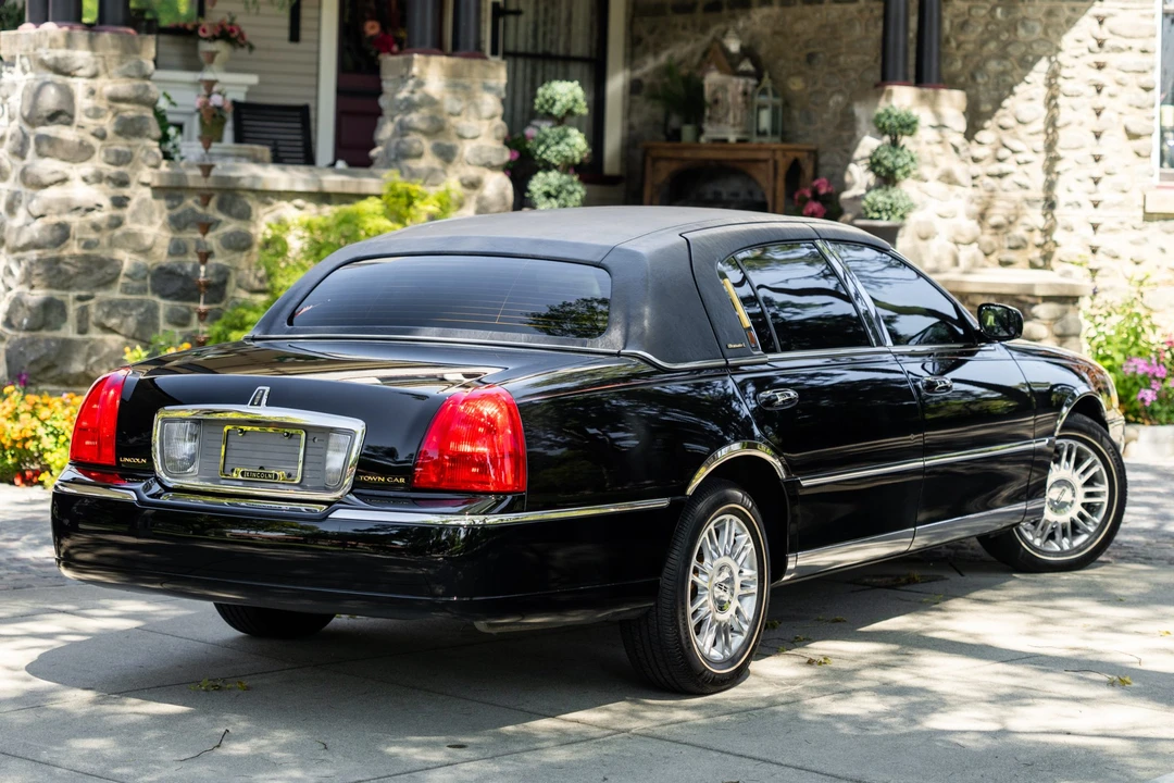 2008 Lincoln Town Car - Image 10 of 31