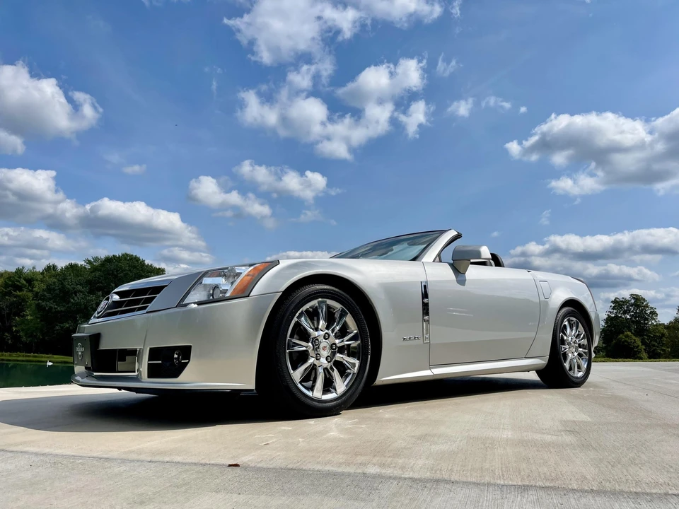 2009 Cadillac XLR - Image 2 of 31