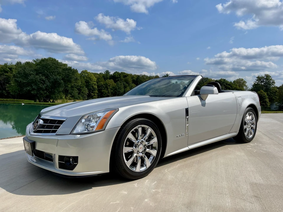 2009 Cadillac XLR - Image 3 of 31
