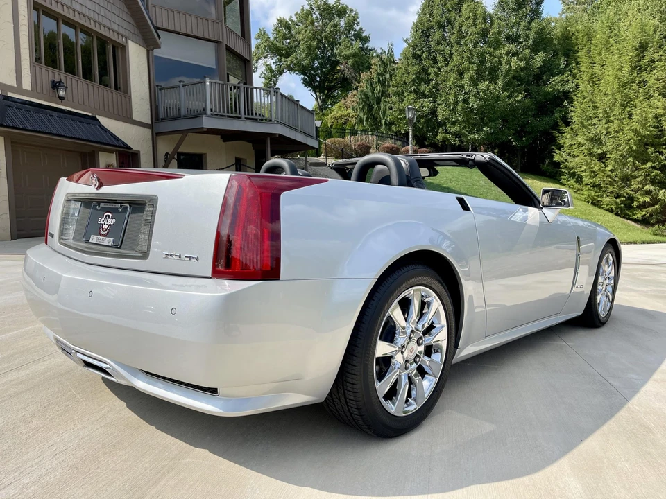 2009 Cadillac XLR - Image 11 of 31