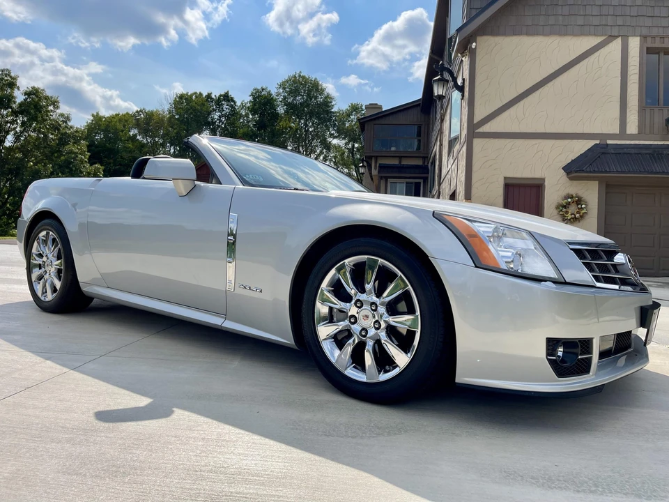 2009 Cadillac XLR - Image 13 of 31