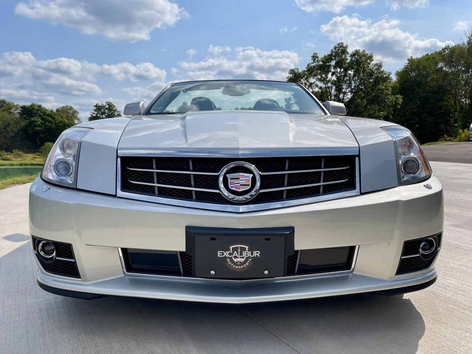 2009 Cadillac XLR - Image 14 of 31