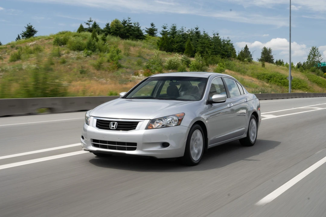 2009 Honda Accord 8th Gen - Image 2 of 31