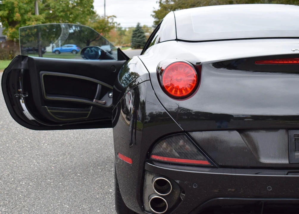 2010 Ferrari California - Image 22 of 31