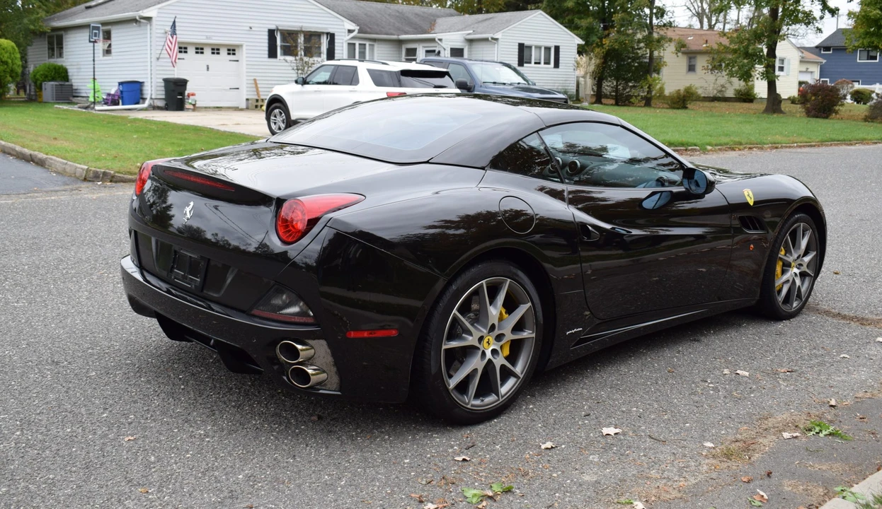 2010 Ferrari California - Image 14 of 31