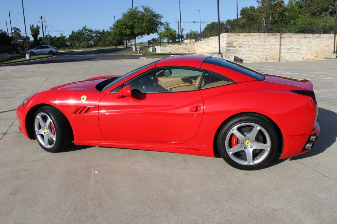 2010 Ferrari California - Image 23 of 31