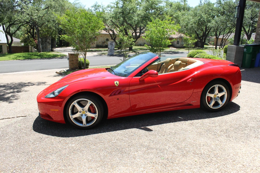 2010 Ferrari California - Image 2 of 31