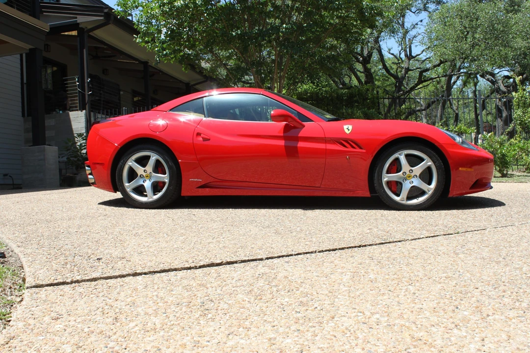2010 Ferrari California - Image 16 of 31