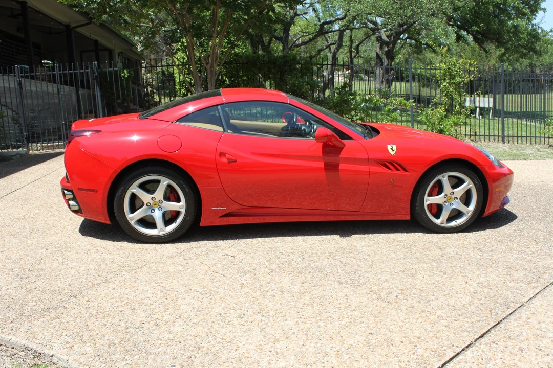 2010 Ferrari California - Image 17 of 31