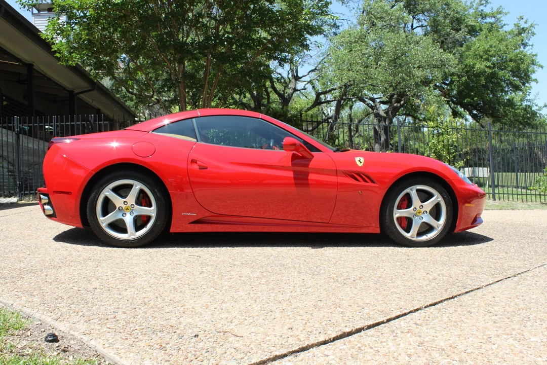 2010 Ferrari California - Image 15 of 31