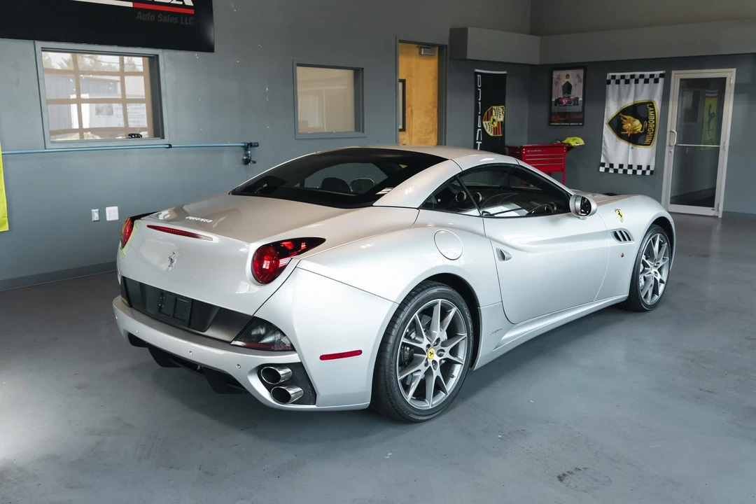 2010 Ferrari California - Image 13 of 31