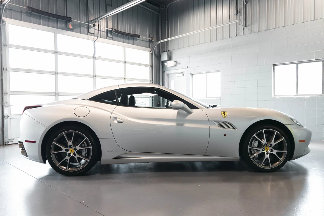 2010 Ferrari California - Image 15 of 31