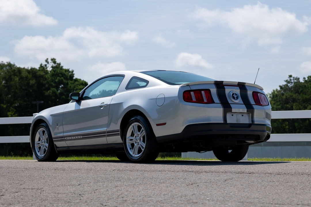 2010 Ford S197 Mustang - Image 5 of 31
