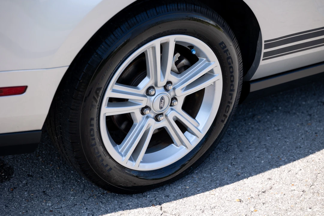 2010 Ford S197 Mustang - Image 20 of 31