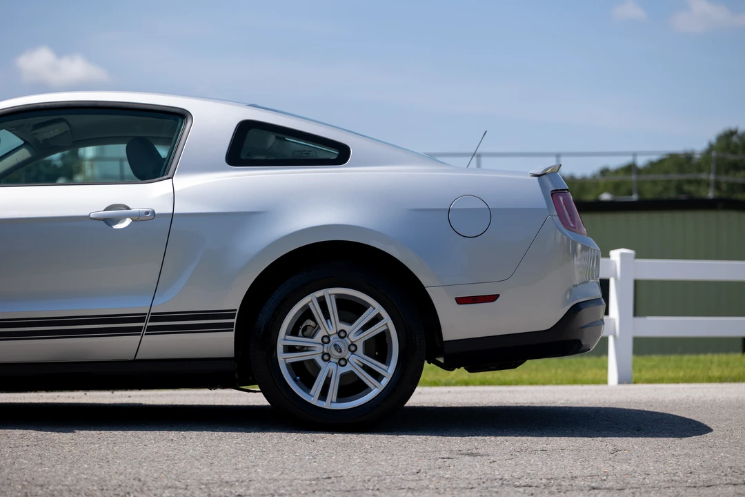 2010 Ford S197 Mustang - Image 16 of 31
