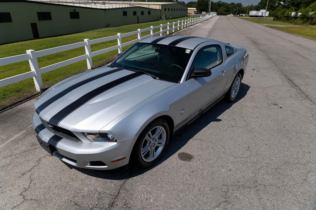 2010 Ford S197 Mustang - Image 3 of 31