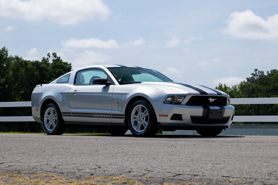 2010 Ford S197 Mustang - Image 12 of 31