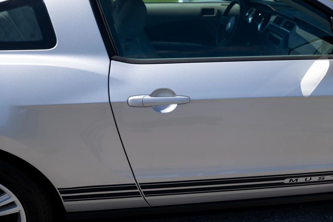2010 Ford S197 Mustang - Image 24 of 31