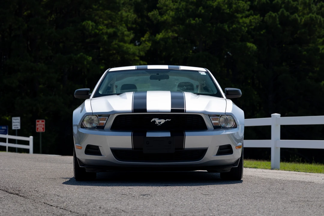 2010 Ford S197 Mustang - Image 13 of 31