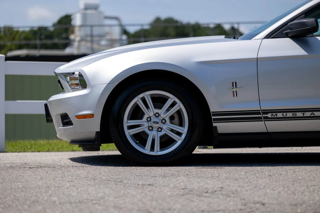 2010 Ford S197 Mustang - Image 15 of 31