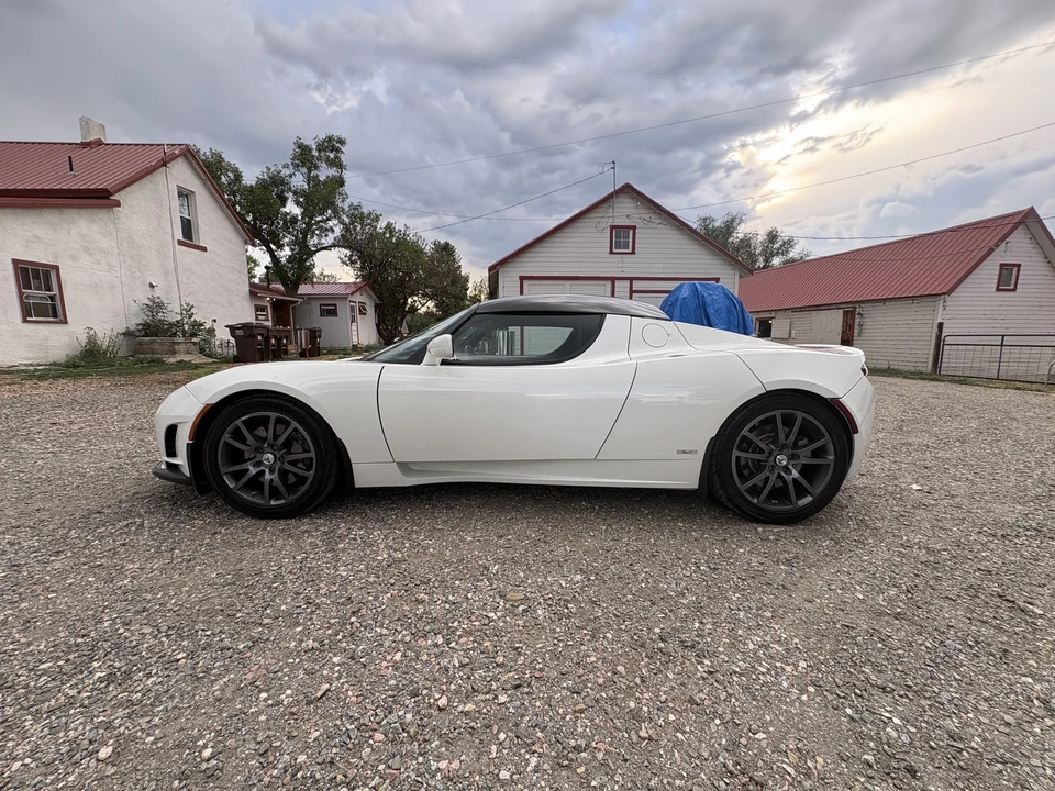 2010 Tesla Roadster - Image 15 of 31