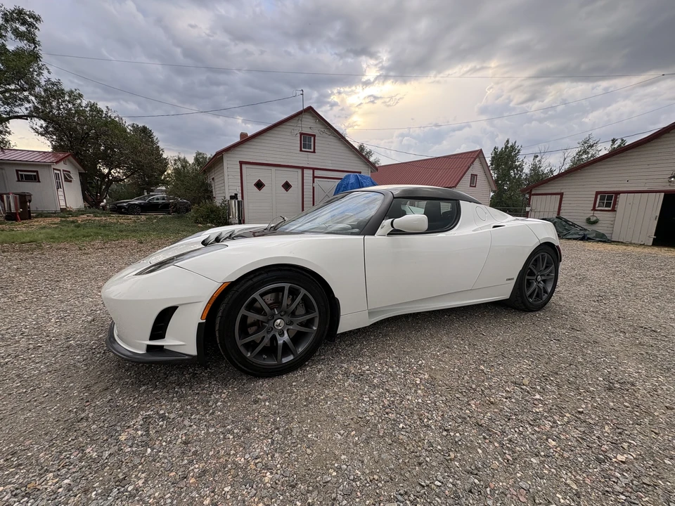 2010 Tesla Roadster - Image 14 of 31