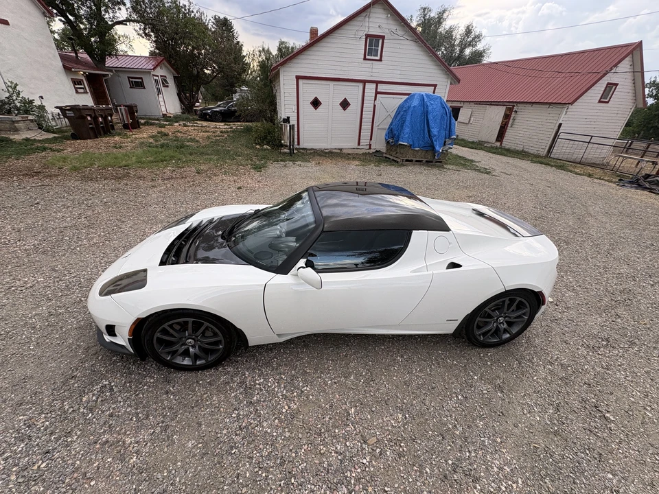 2010 Tesla Roadster - Image 13 of 31