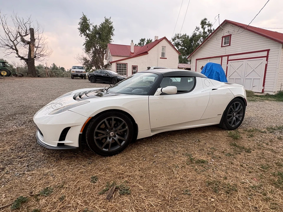 2010 Tesla Roadster - Image 28 of 31