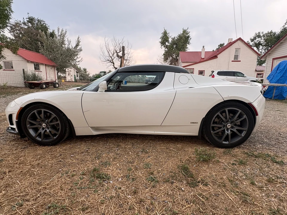 2010 Tesla Roadster - Image 27 of 31