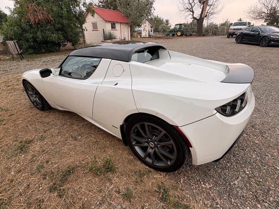 2010 Tesla Roadster - Image 25 of 31