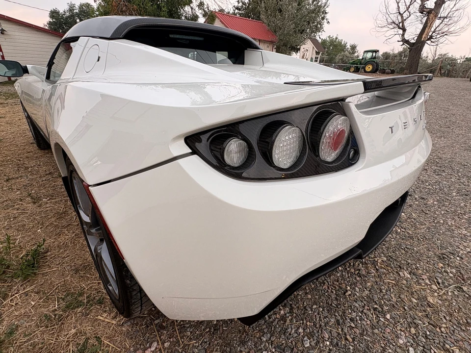 2010 Tesla Roadster - Image 24 of 31