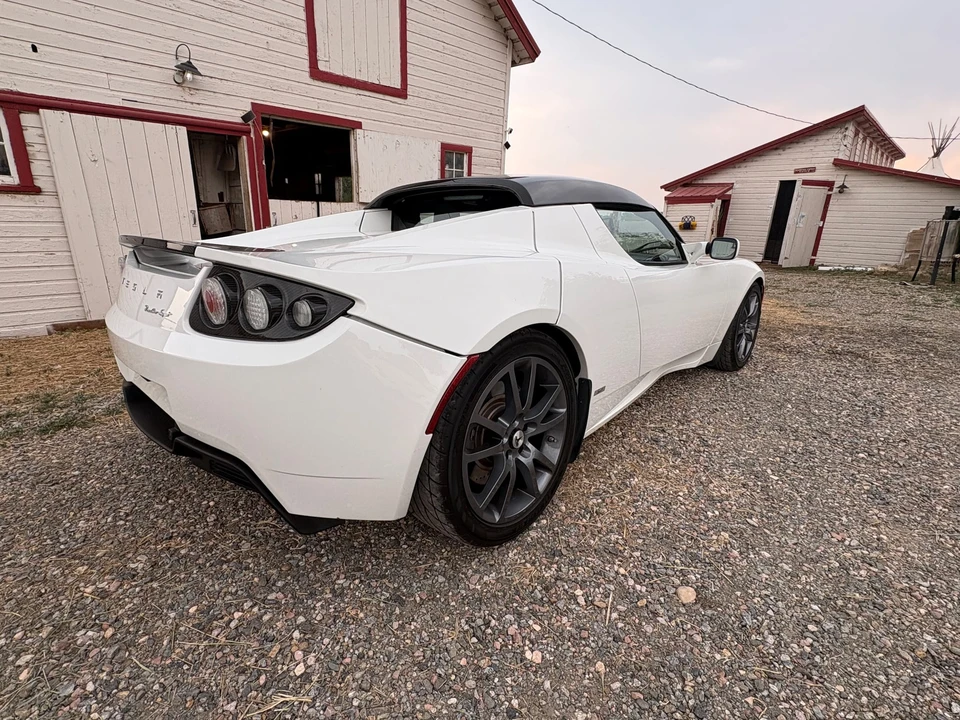 2010 Tesla Roadster - Image 18 of 31