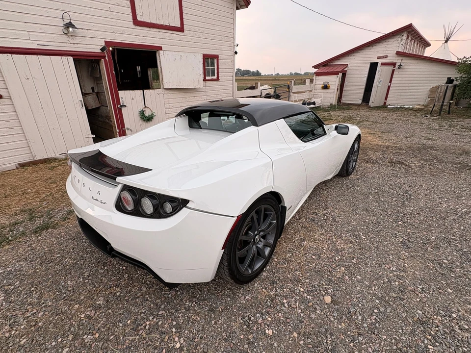2010 Tesla Roadster - Image 17 of 31
