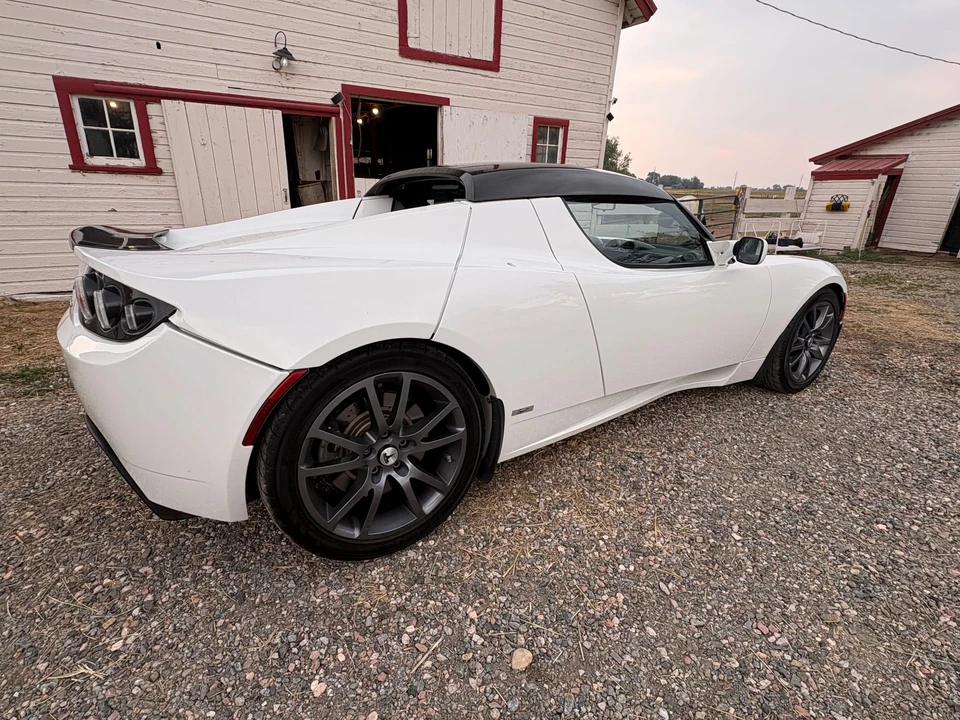 2010 Tesla Roadster - Image 16 of 31