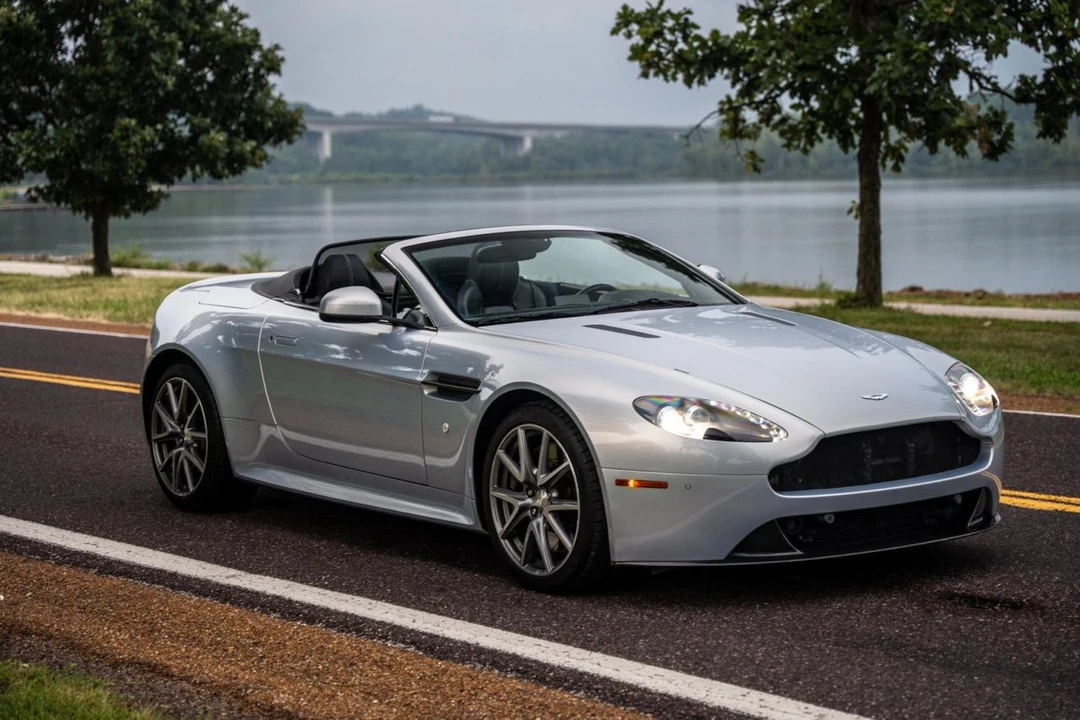 2011 Aston Martin V8 Vantage (2006-2017) - Image 2 of 31