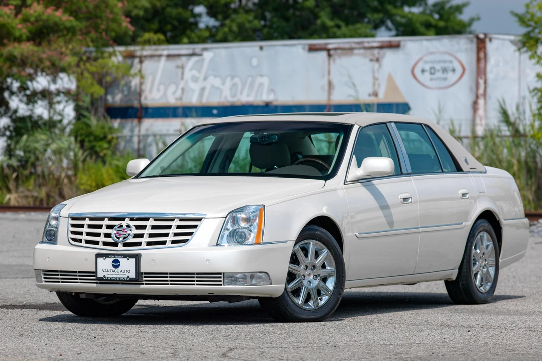 2011 Cadillac DTS - Image 5 of 31
