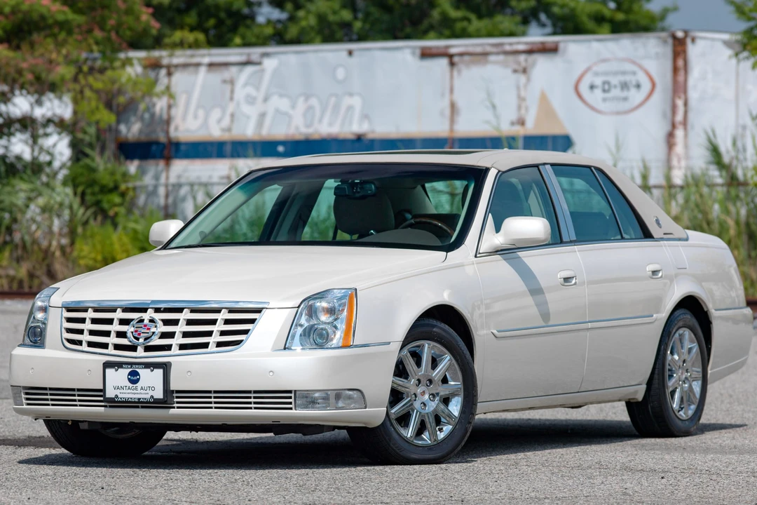 2011 Cadillac DTS - Image 4 of 31