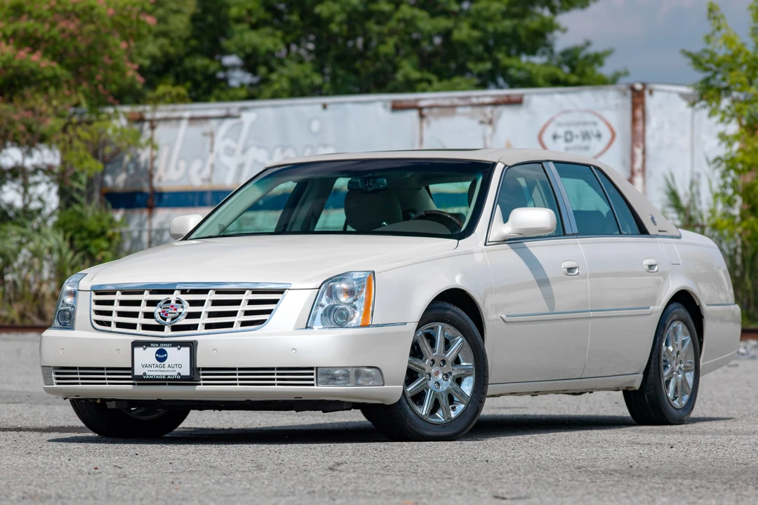 2011 Cadillac DTS - Image 3 of 31