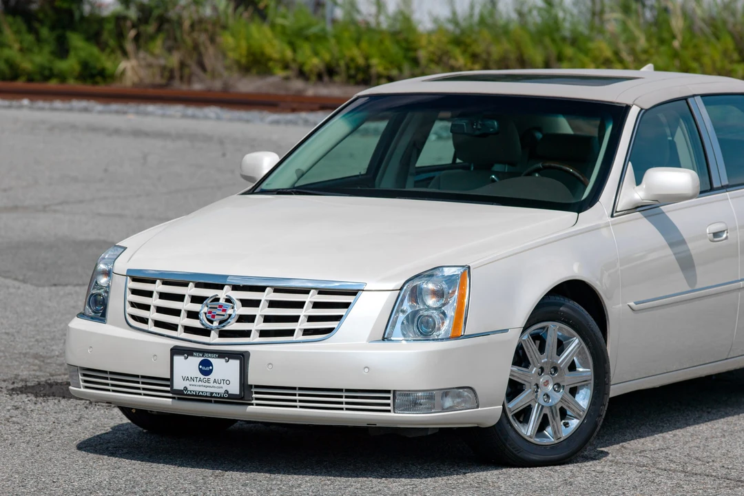 2011 Cadillac DTS - Image 27 of 31