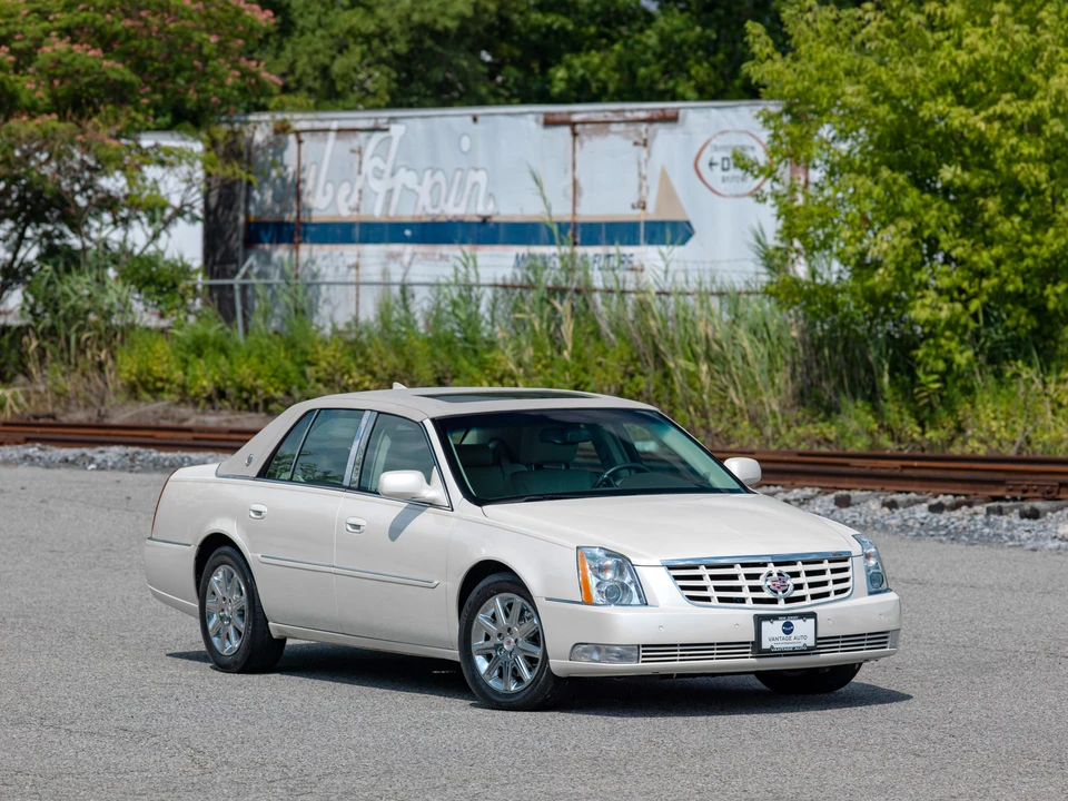 2011 Cadillac DTS - Image 22 of 31