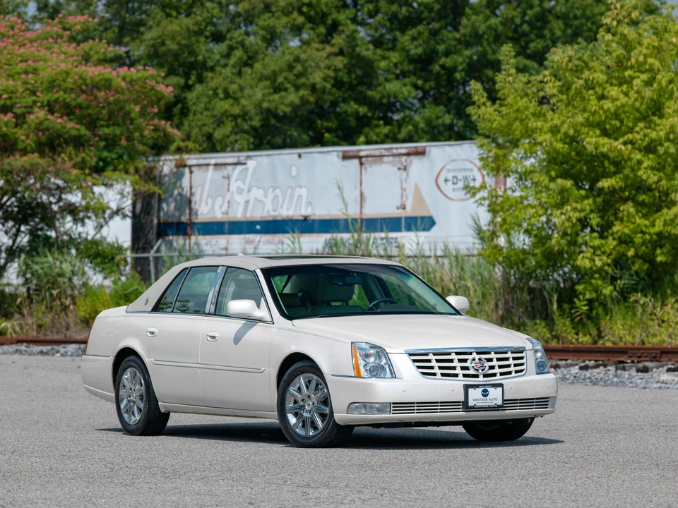 2011 Cadillac DTS - Image 23 of 31