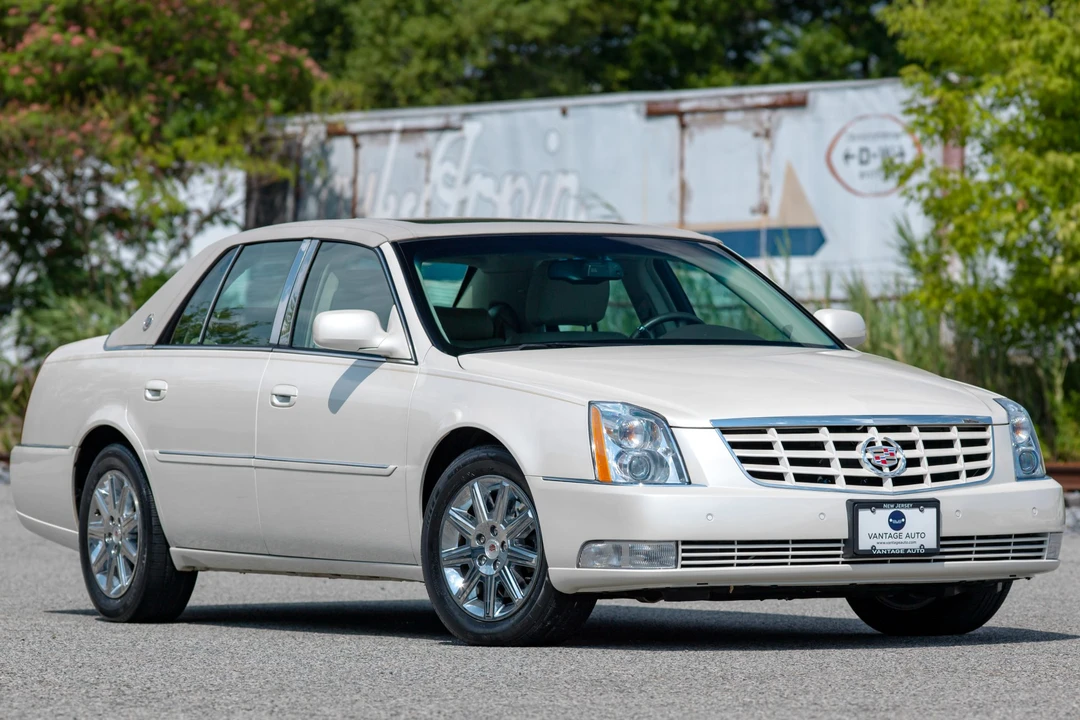 2011 Cadillac DTS - Image 26 of 31